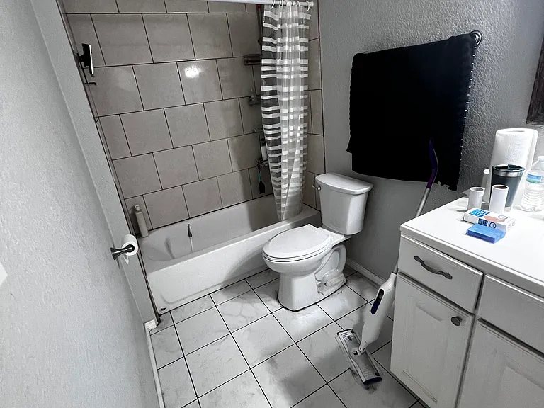 2214 Lavern St #B — Photo 16