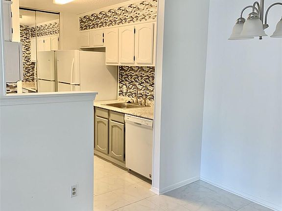 5th image of 7171 N 9th Ave APT D7