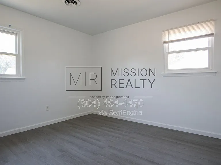 1649 Delmar Ave — Photo 13