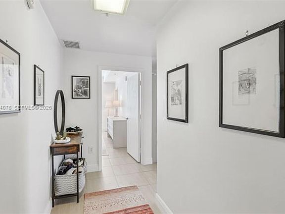 3rd image of 1900 N Bayshore Dr APT 1511