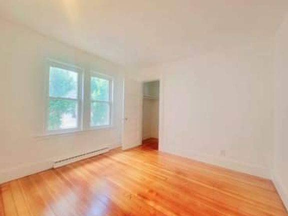 5th image of 115 Hollis Ave