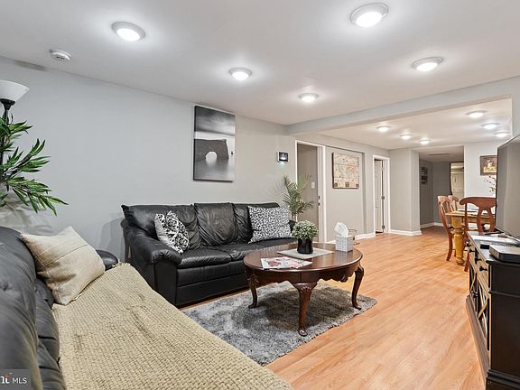 3rd image of 3904 Byers St