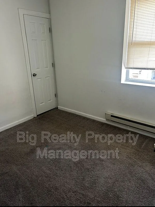 2 bed, 1.0 bath, $1,395 — Photo 2
