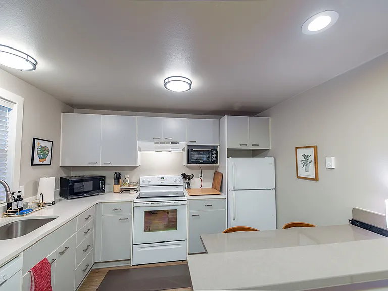 1439 NW Juniper St #12 — Photo 11