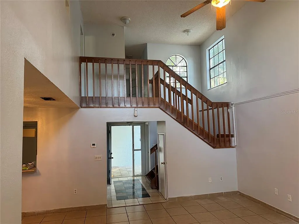 3 bed, 2.5 bath, 2016 sqft, $2,200 — Photo 2