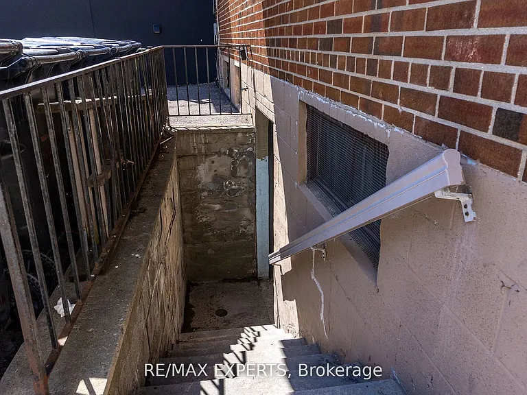 3261A Lakeshore Rd W #101 — Photo 23