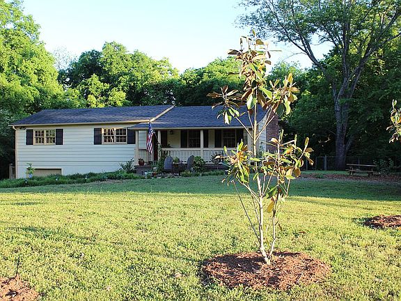 2nd image of 206 Mayflower Dr