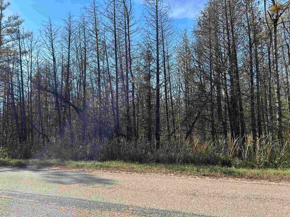 Range Line Dr, Menominee, MI 49858