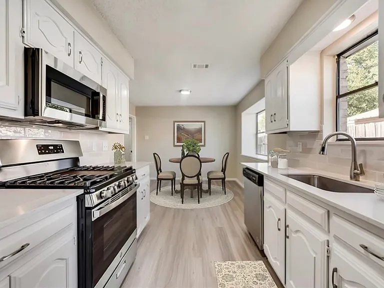 1317 Westpark Dr — Photo 4