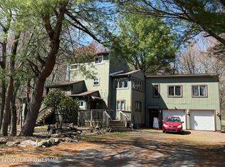 1412 Clover Rd, Long Pond, PA 18334