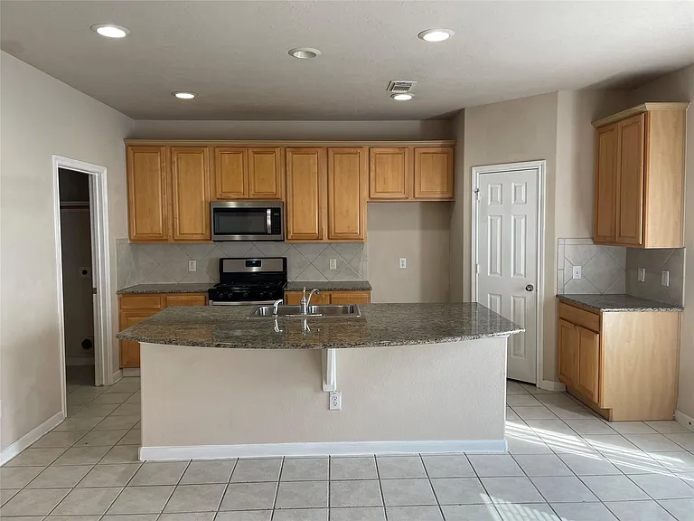 12606 Egret Hill Ct — Photo 6
