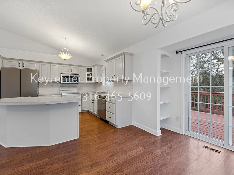 517 E Minneha Ave — Photo 16