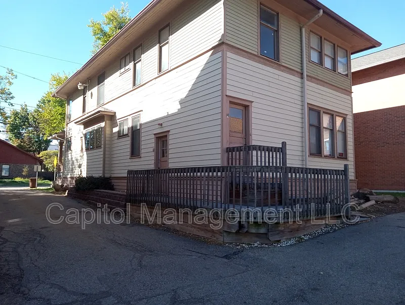 4 bed, 1.0 bath, 1200 sqft, $1,100 — Photo 2