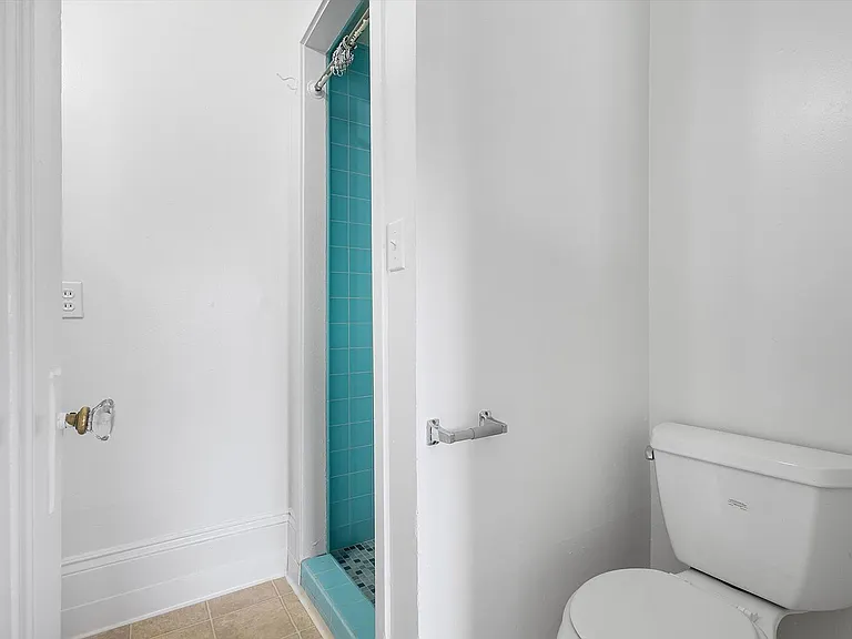 1501 Grand St #D - Studio | 1 bath — Photo 6