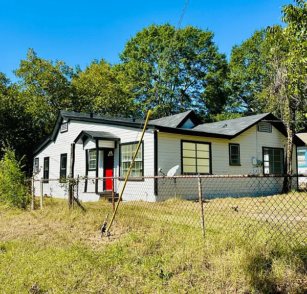 2300 Bryan St — Photo 17