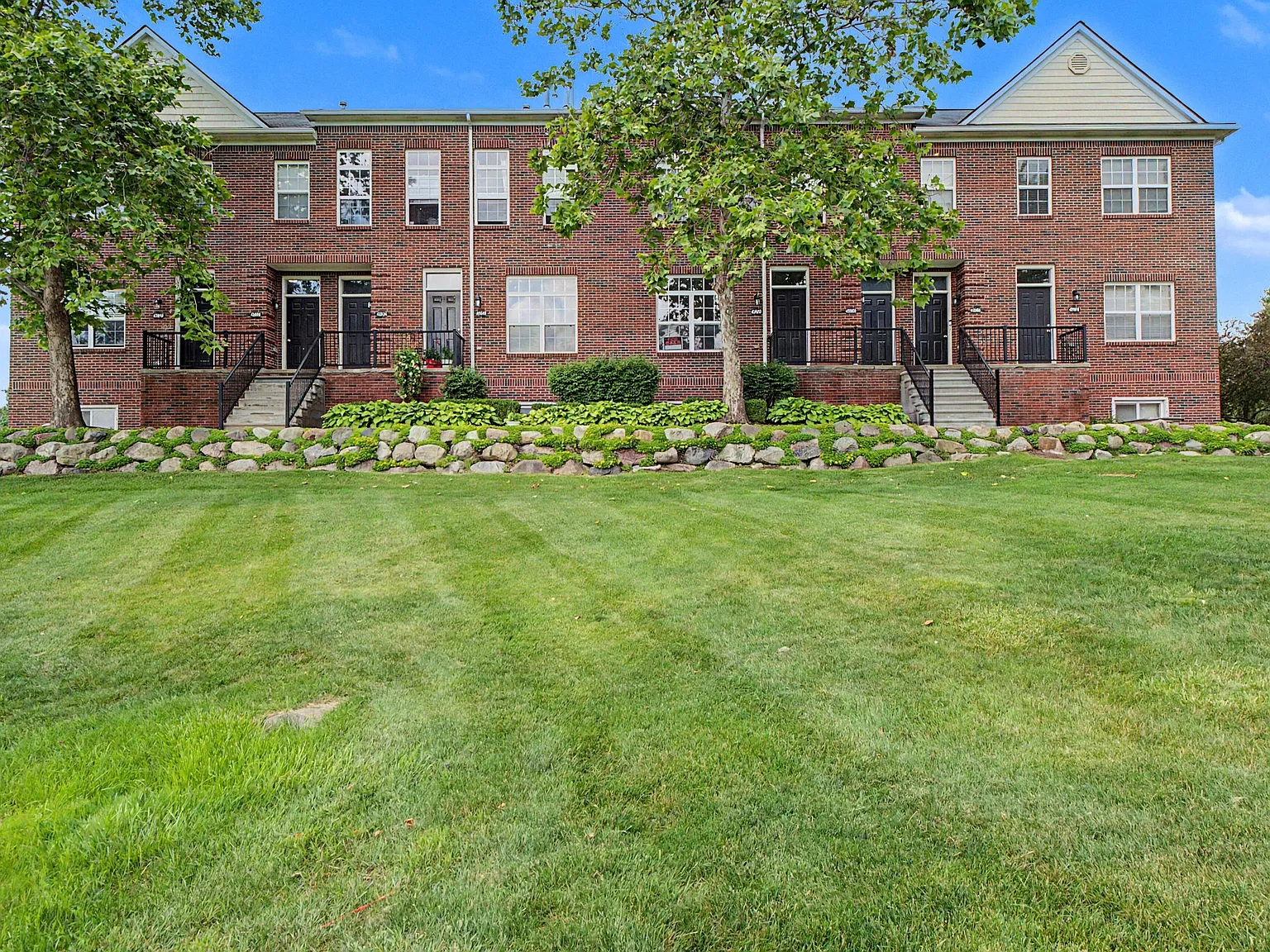 43050 Burlington Drive - 1 — Photo 2