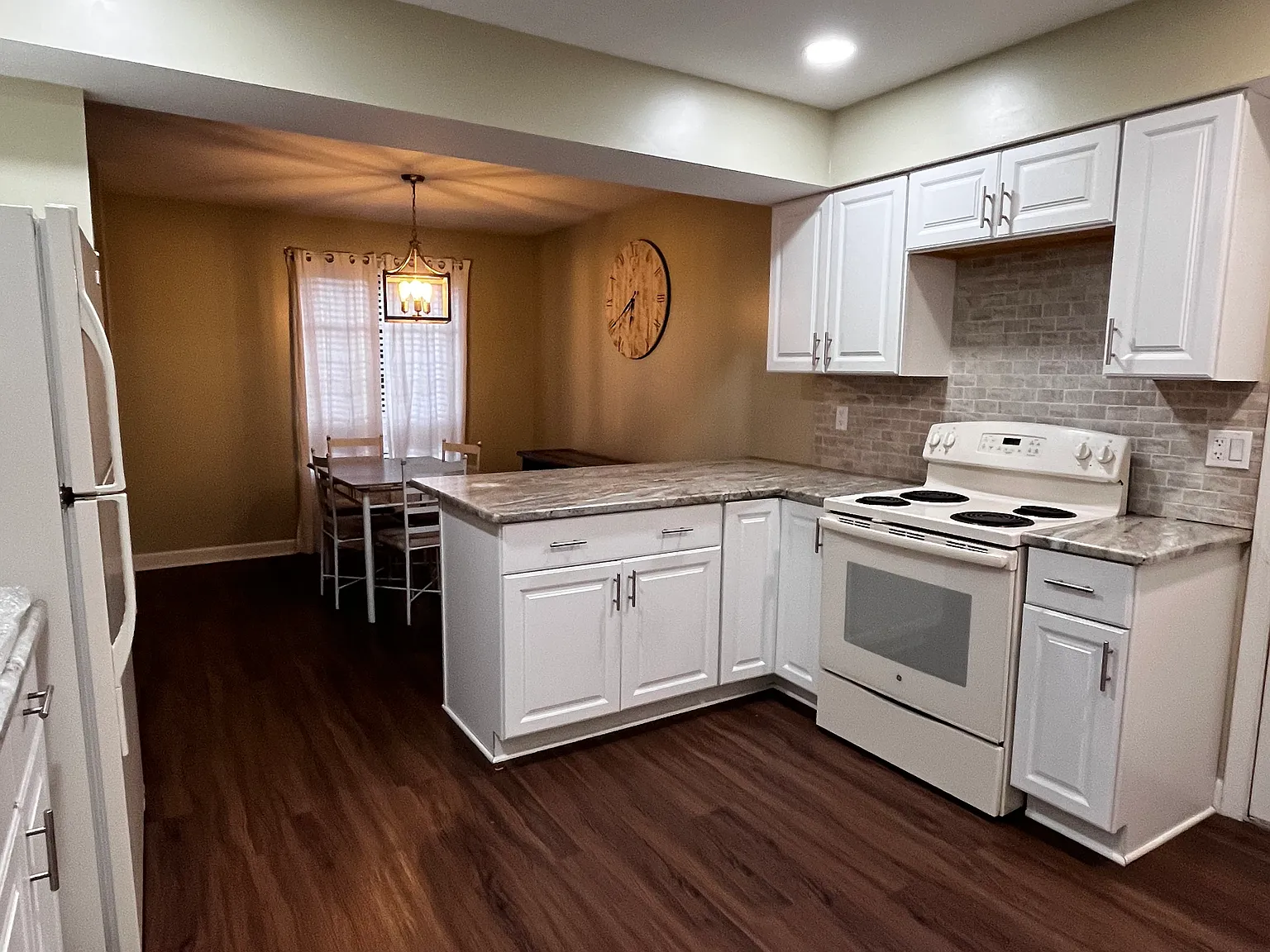 3 bed, 2.5 bath, 1888 sqft, $2,100 — Photo 4