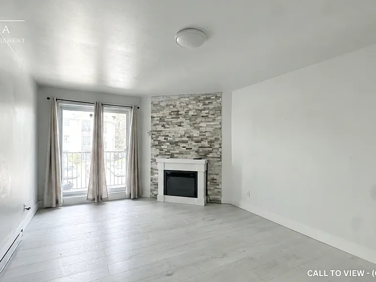 735 Deveron Cres #205 — Photo 3