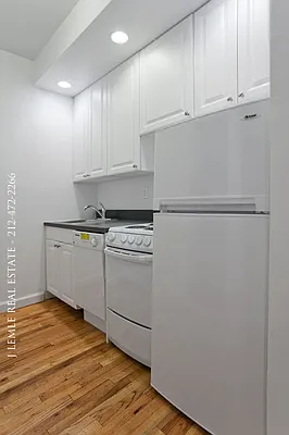 Rented by J. Lemle Real Estate | media 17