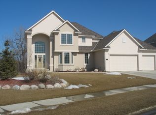 6450 Pipewood Curv, Excelsior, MN 55331