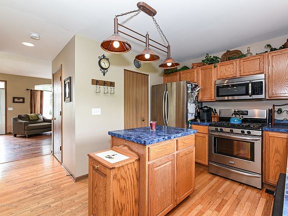 5th image of 2941 Deerpath Ct