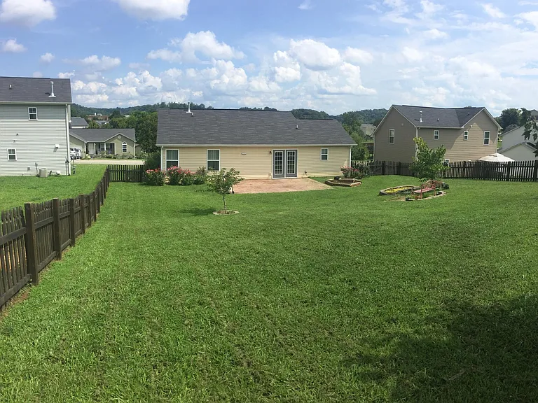 1207 Swan Pond Ln — Photo 5