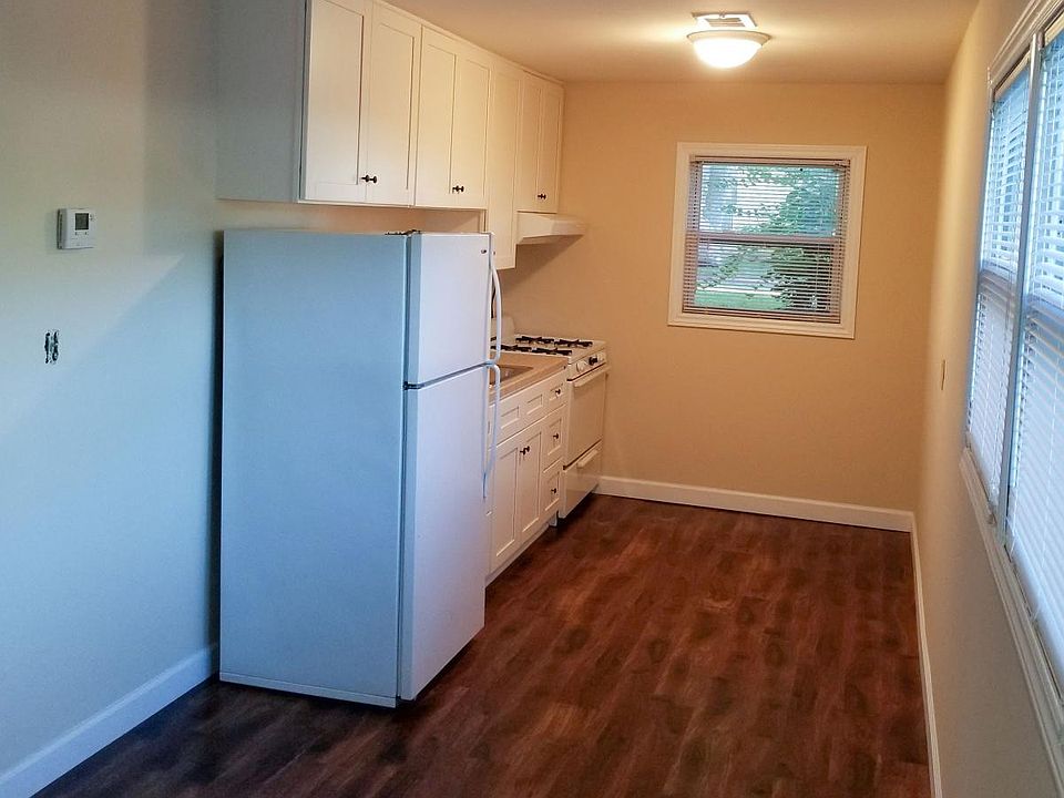 Newly renovated kitchen, flooring