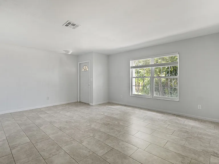 4305 SW Santa Barbara Pl — Photo 9