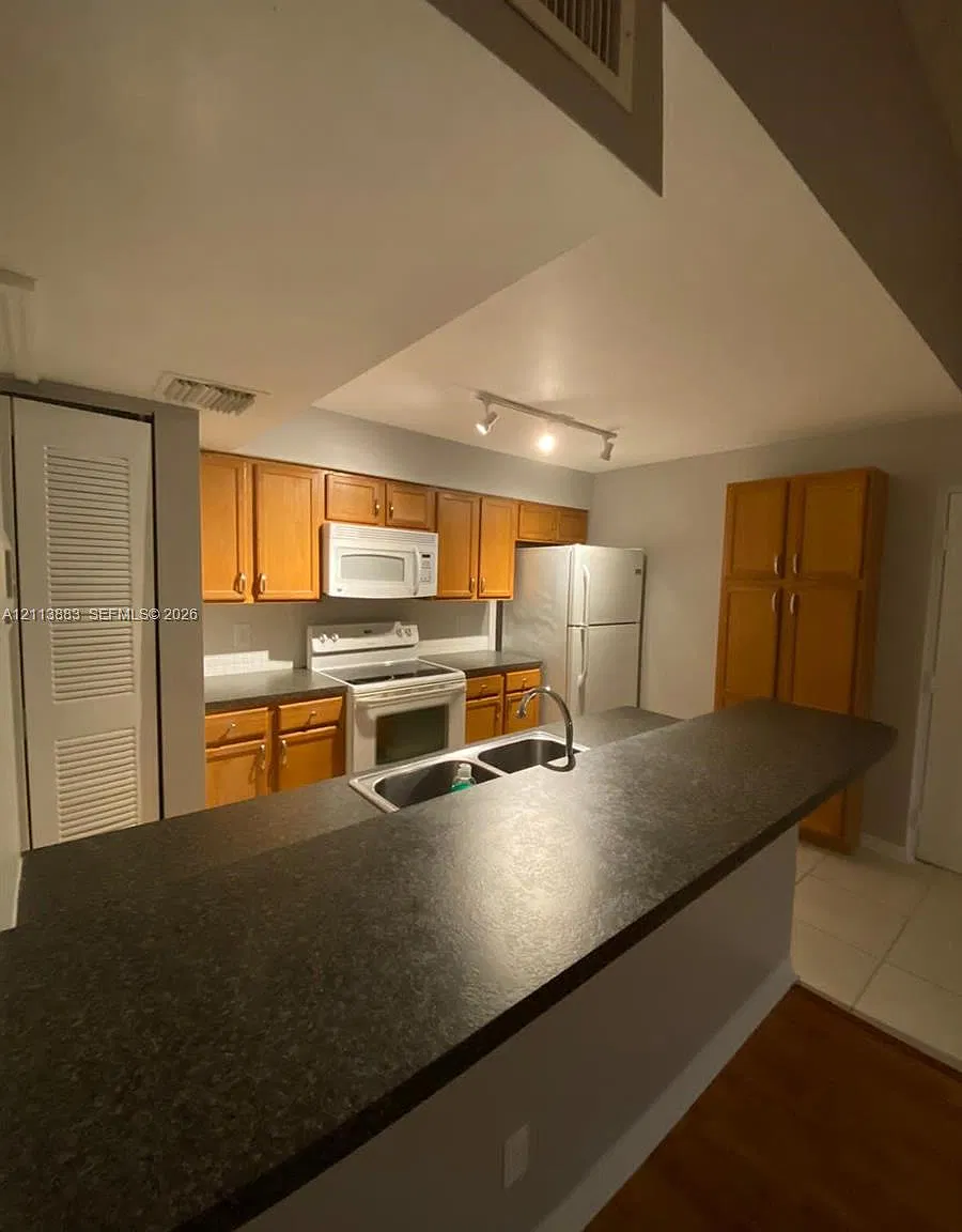 9905 Westwood Dr — Photo 3