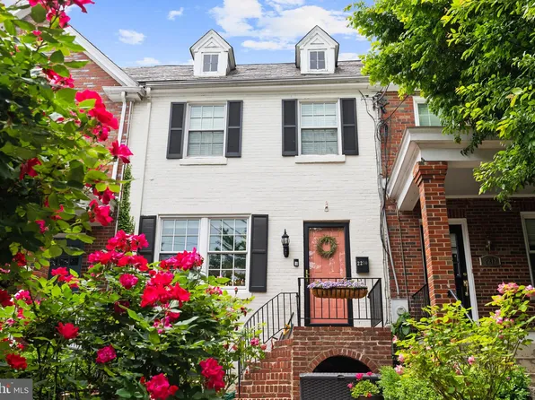 2210 38th St NW, Washington, DC 20007