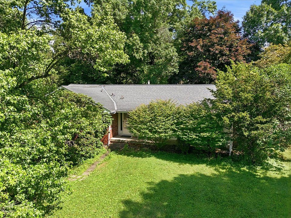 1st image of 115 Meadowvue Dr