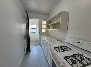 Historical Sherman Hills Apartment on Woodland Ave!, Des Moines, IA 50309