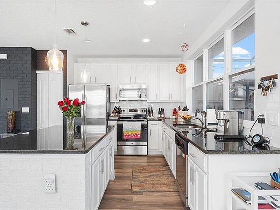 4th image of 3126 Camino Real Dr N