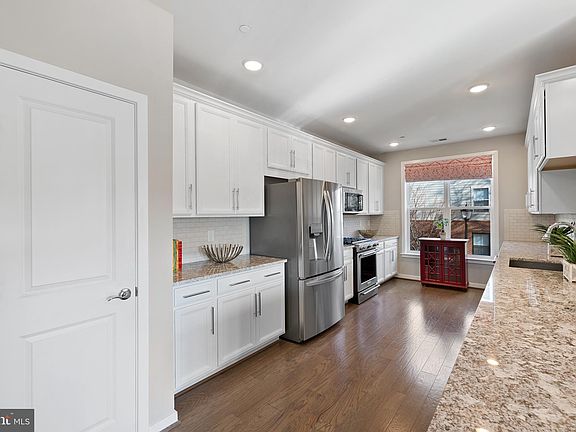 4th image of 3985 Norton Pl Unit 105