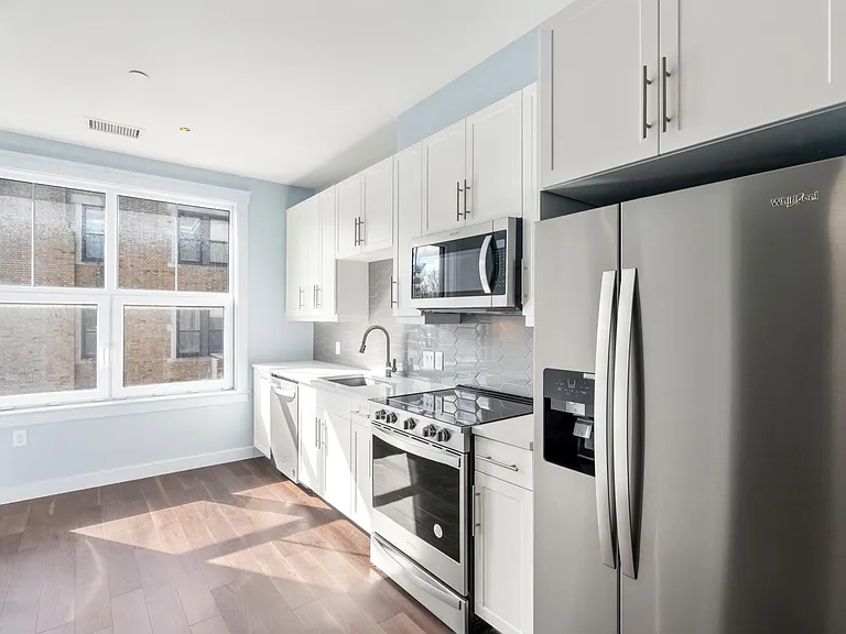 134 Babcock St #302 — Photo 4
