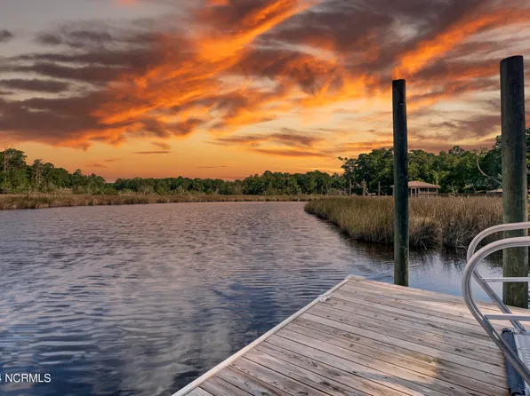 223 Creek View Circle, Sneads Ferry, NC 28460