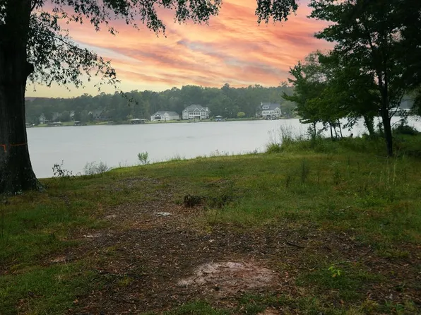 227 Coldwater Dr, Ninety Six, SC 29666