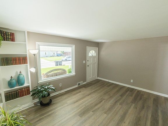 5th image of 112 N Norman Ave