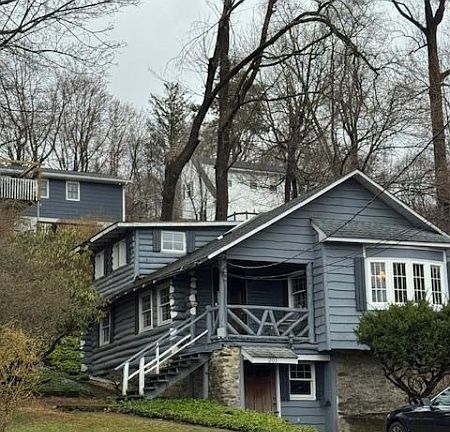 3rd image of 201 Springbrook Trl