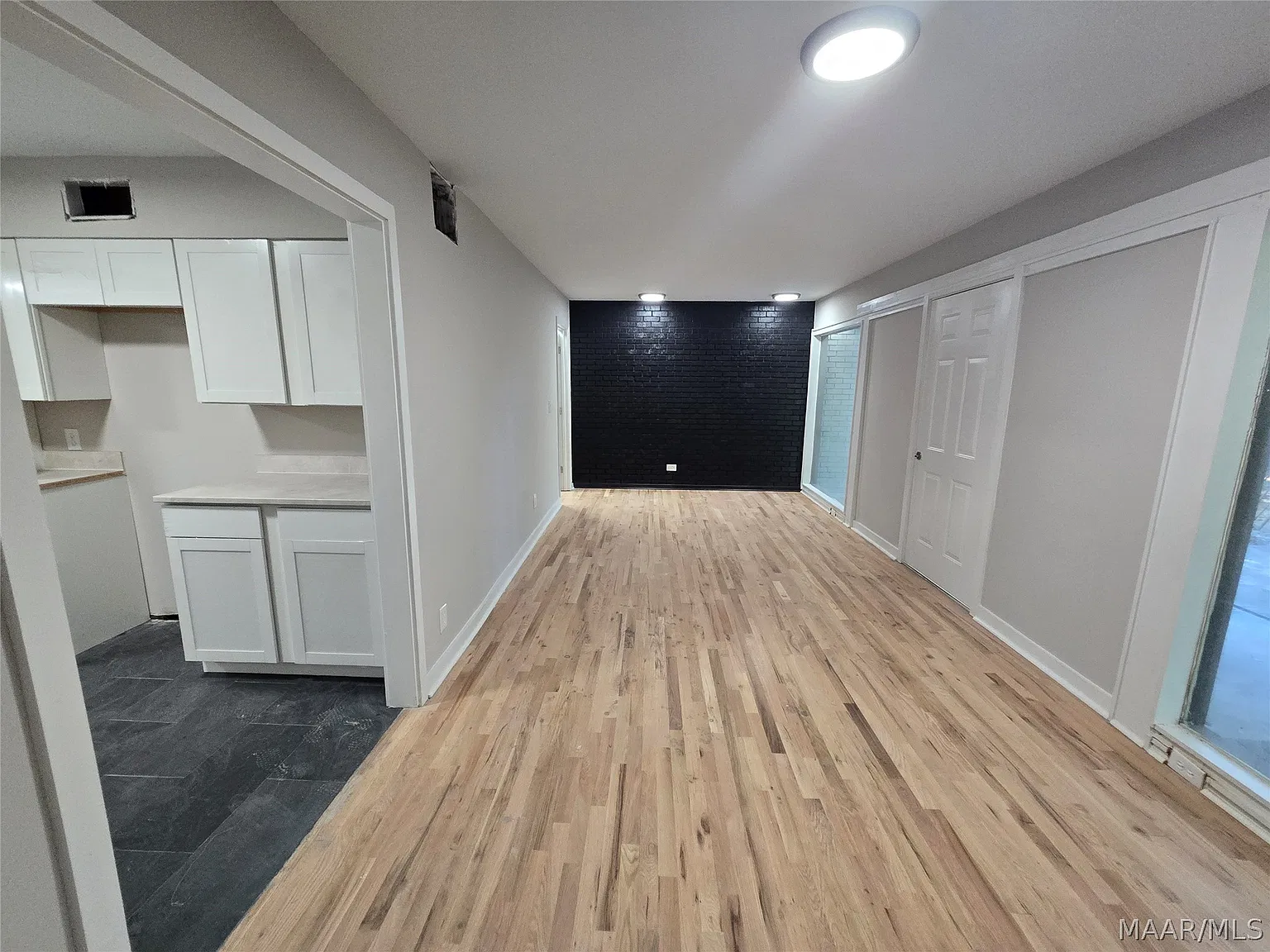 3 bed, 2.0 bath, 1050 sqft, $990 — Photo 2