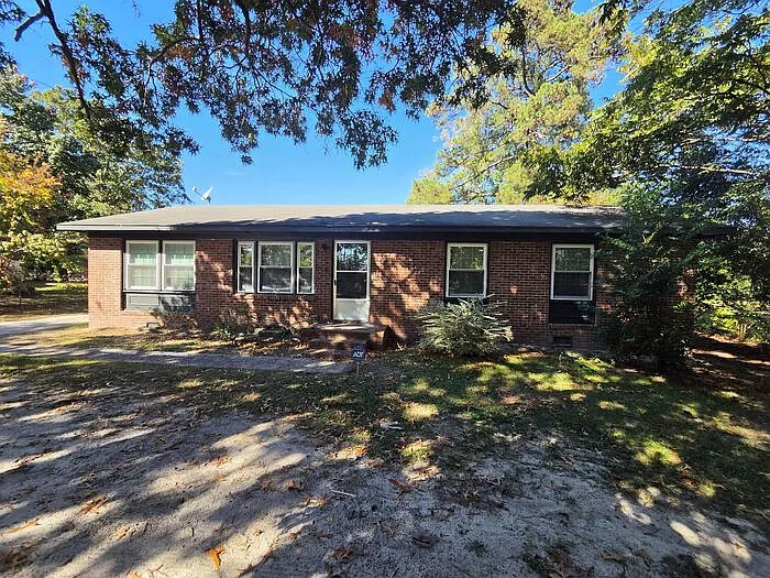 3 bed, 1.5 bath, 1275 sqft, $1,295 — Photo 1