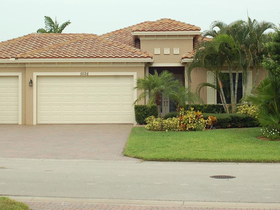 1st image of 5526 49th Ave