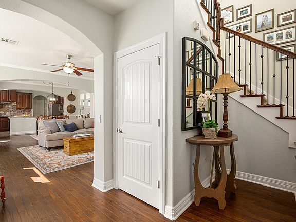 4th image of 3824 Hermalinda St