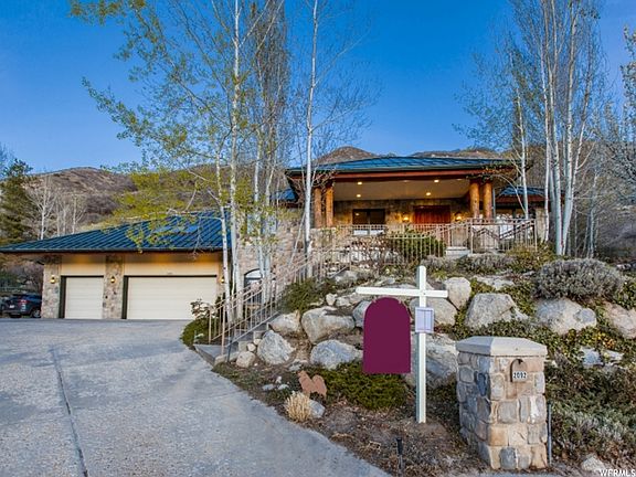 3rd image of 2092 E Bear Mountain Dr