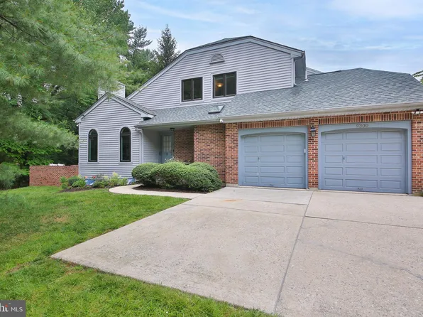 9300 Eagle View Dr, Lafayette Hill, PA 19444