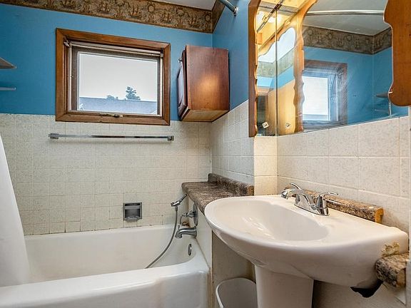 5th image of 347 31st Street Dr SE