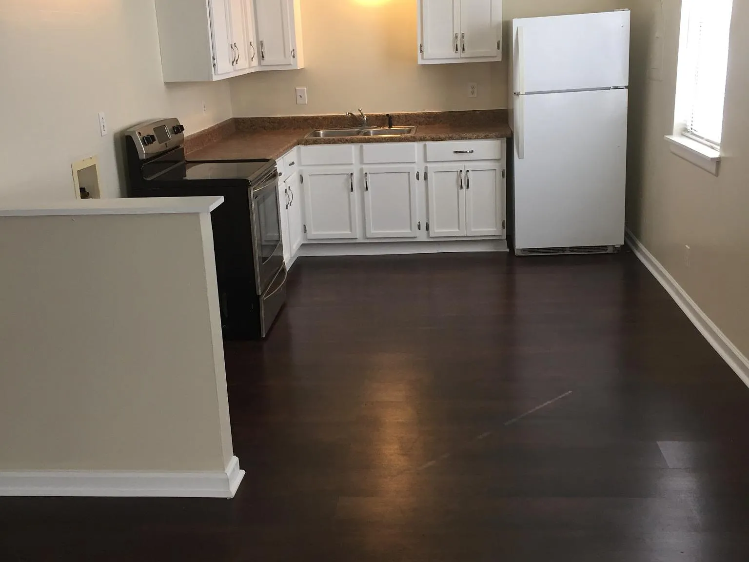 1008 Forest Ridge Ct — Photo 2