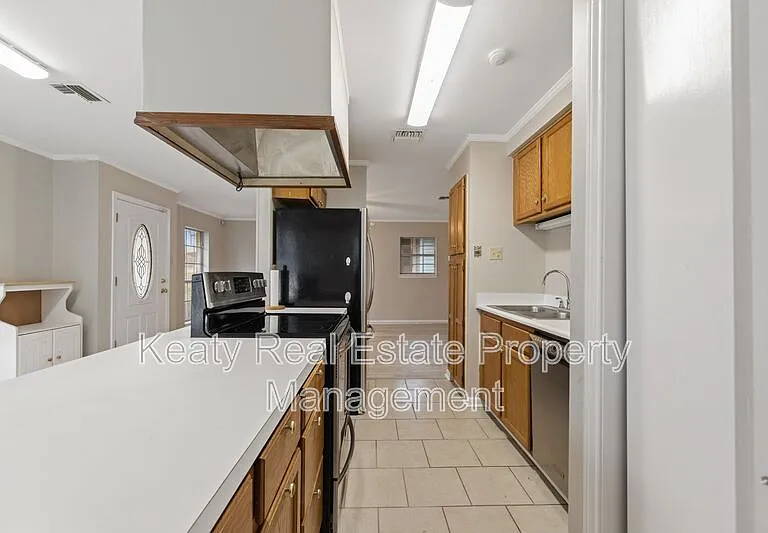 137 Amber St — Photo 5