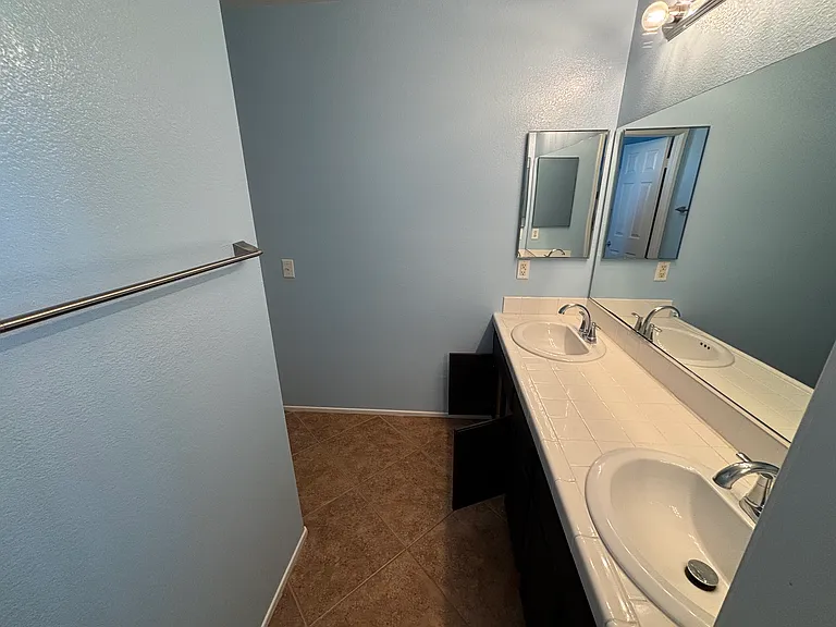 8623 Bridgeport Ave — Photo 16