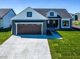 7898 Firefly Ln, Horace, ND 58047